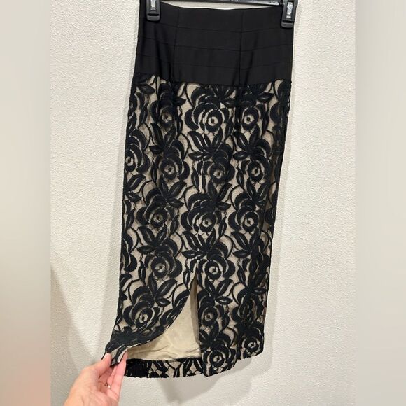 Body By Victoria Long Lace Pencil Skirt Size 0 EUC - Picture 2 of 11
